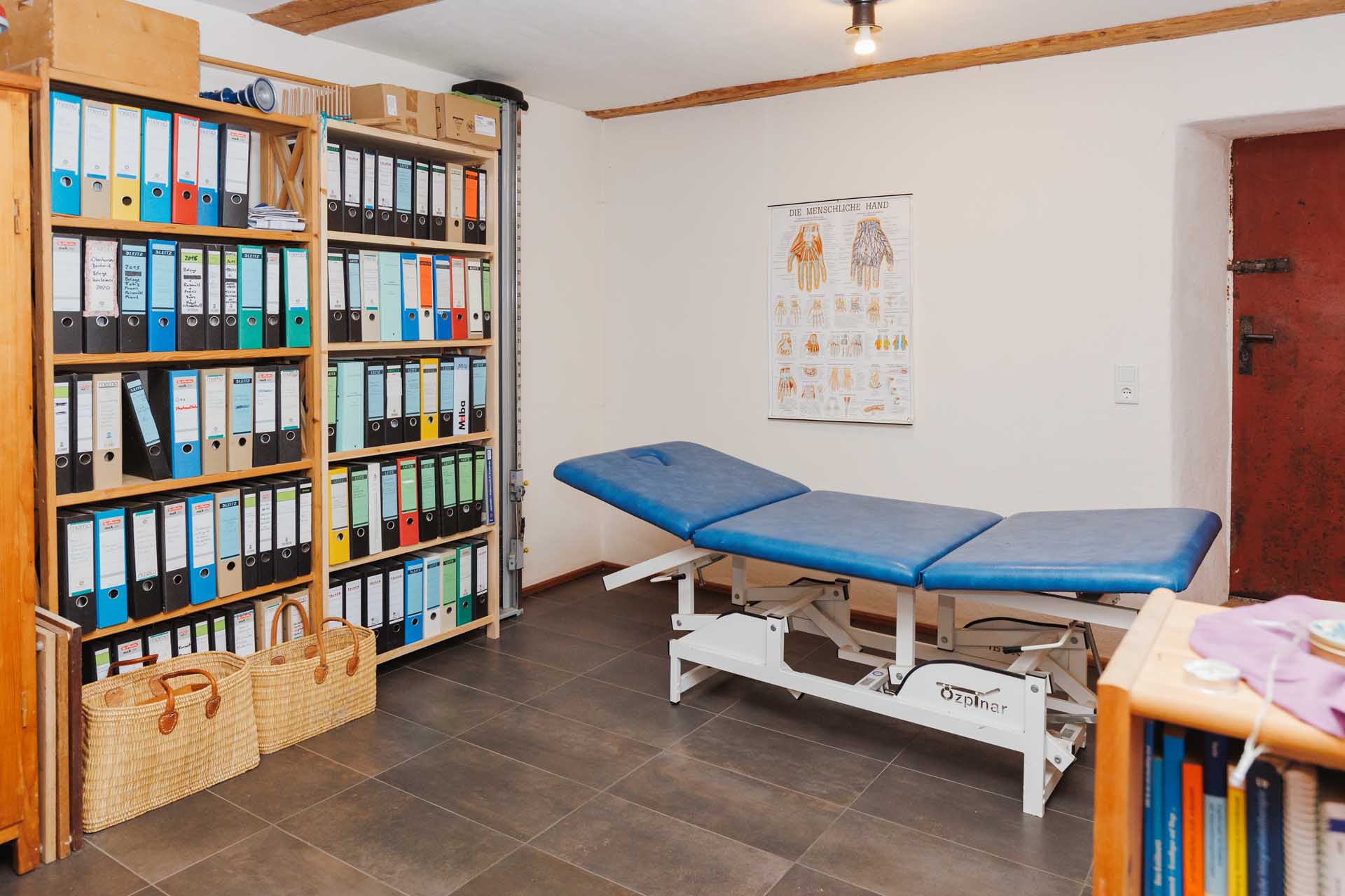 oberhauser-reisermühle-praxis-therapieliege01